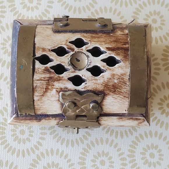 Camel Bone and Brass Vintage Trinket Box - Picture 5 of 11